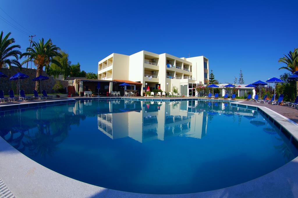 Eleftheria Hotel Agia Marina  Bagian luar foto